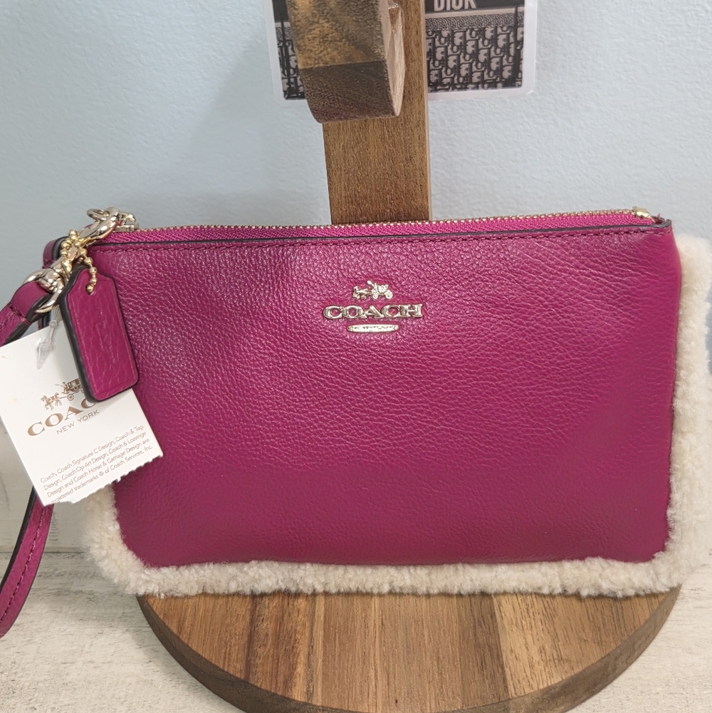 Coach wristlet in pebbled Pink leather with a shearling trim, NWT - Picture 3 of 15